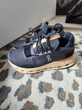On Cloud Running Sneakers Women Size 6